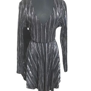 Boohoo Metallic Long Sleeve Mini Dress – Size 16 – Deep V Party Dress NWOT